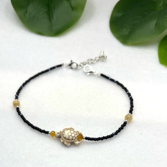 Mother of Pearl Beads and Magnesite Sea Turtle Anklet - Beach Anklet ( 9” long) - Picture 2 of 4